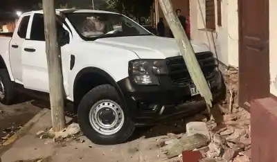 Manejaba por Chumbicha a las 6.30 y terminó estampado contra una casa: qué pasó con el conductor