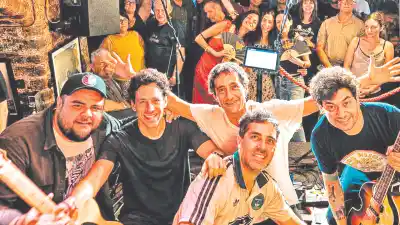 Tocaron donde nacieron Los Beatles y algo inesperado pasó en la vereda del Cavern