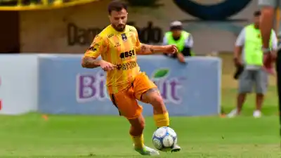 Mitre se juega algo más que tres puntos: el rival que llega encendido y la cuenta que no quiere mirar