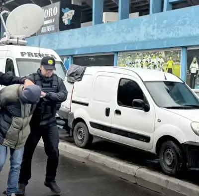 Lo buscaban por un robo en una Hilux y lo encontraron a metros del estadio de Atlético