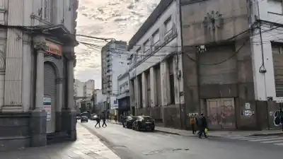 El edificio de Santa Fe y San Martín que todos creen vacío, pero guarda más de 100 mil expedientes