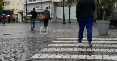 Salta amaneció bajo lluvia y frío extremo: ¿hasta cuándo aguantan los peregrinos?
