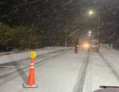 La nieve sorprendió a Jáchal durante la noche y hay localidades que amanecieron bajo un manto blanco