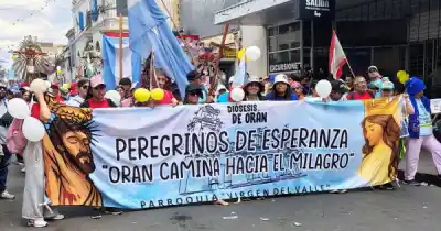 Caminan empapados y a un paso de Salta: lo que nadie vio venir en la llegada a Cobos