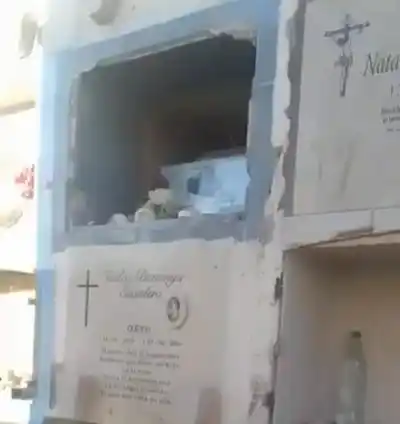 Entran al cementerio de Caucete y se llevan algo más que las placas de bronce