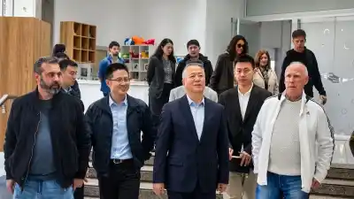Una potencia industrial de China desembarcó en el puerto y dejó una invitación que nadie esperaba