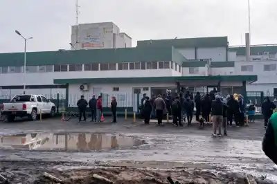En un pueblo de 15 mil habitantes, cientos ya no cobran: el efecto dominó que nadie esperaba