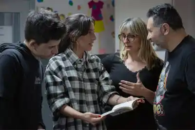 Se anotó en un taller de teatro para vencer la timidez y terminó descubriendo algo inesperado