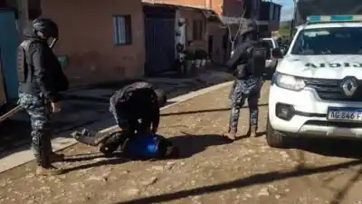 Lo buscaba la Justicia, intentó escapar en Perico y lo que llevaba en la mochila lo complicó todo
