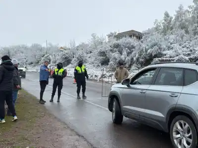 El camino a los Valles se abre a cuentagotas: quiénes pueden pasar y quiénes no