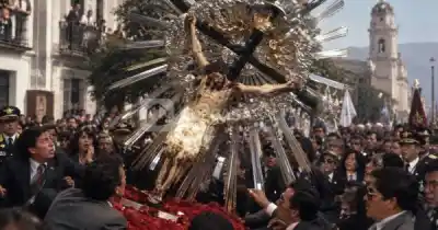 El día que un estruendo hizo temblar la fe: casi se cae el Señor del Milagro en plena procesión