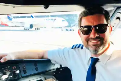 Declaración judicial sacude el caso del vuelo privado: el piloto contradice la versión oficial de Adorni