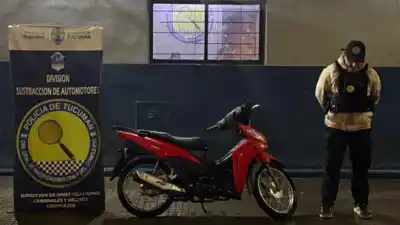 Dejó la moto en la esquina, entró a un local y cuando salió ya no estaba: lo que encontró la policía horas después