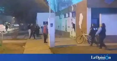 Prendió fuego su colchón para exigir un traslado: el incendio en la comisaría que terminó con dos detenidos muertos