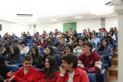 Escuchar también acompaña: 121 estudiantes entrerrianos se formaron para prevenir el suicidio