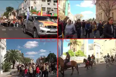 La Virgen navegó el río y una multitud la esperó en las puertas de sus casas