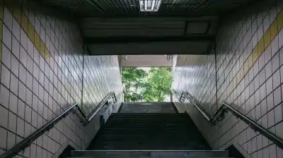 Una mujer cayó en un paso peatonal, se fracturó el hombro y ahora el municipio deberá pagar una cifra inesperada