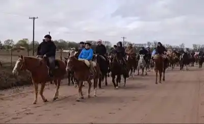 La cabalgata que reunió a Catriló: 50 jinetes, 9 kilómetros y un almuerzo que pocos esperaban