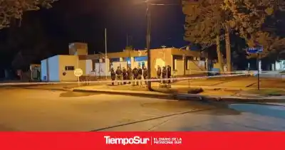Un preso quiso forzar su traslado y terminó con dos muertos en la comisaría de Perito Moreno