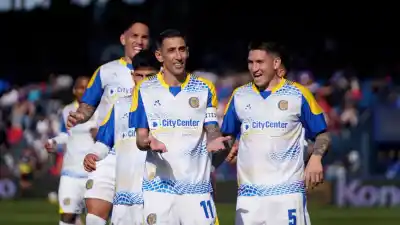Central ganó con un penal que tuvo que revisar el VAR y sigue en la pelea