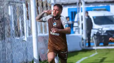 El golazo del Toro Vicedo parecía liquidarlo, pero Atenas le dio el golpe al Santo
