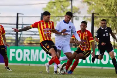 Sarmiento resistió hasta el final, pero un gol en el descuento lo condenó al descenso