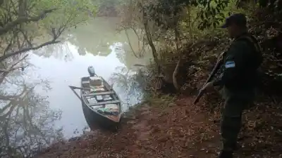 Gendarmes hallaron una canoa cargada de marihuana en Alba Posse: lo que había adentro los dejó sin palabras