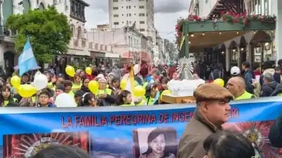 Caminó desde Ingeniero Maury bajo la lluvia y llegó a la Catedral para agradecer por lo que le pasó a su hijo