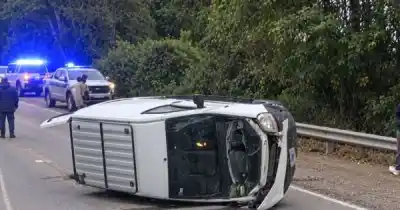 Volcó una traffic en la Ruta 50: la escena que nadie esperaba encontrar sobre el asfalto
