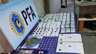 Allanaron una casa en Río Seco y la pareja que estaba adentro no pudo explicar lo que guardaban