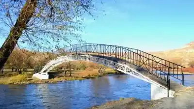 Hallaron sin vida a una joven en la costanera del Chimehuin y la investigación apunta a un detalle clave