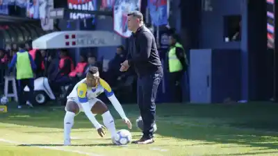 Central se llevó un triunfo clave de Victoria y Almirón reveló qué pasó en el vestuario tras el clásico