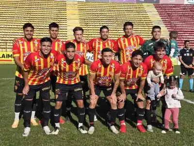Federal A: Sarmiento se quedó sin aire en el descuento y descendió