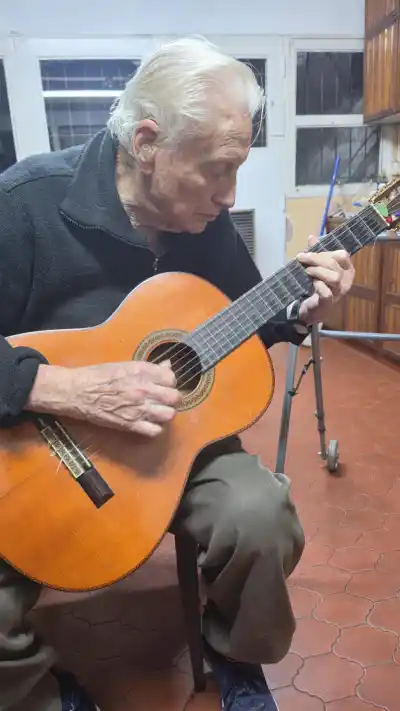 El adiós a un guitarrista que marcó la historia musical de General Pico