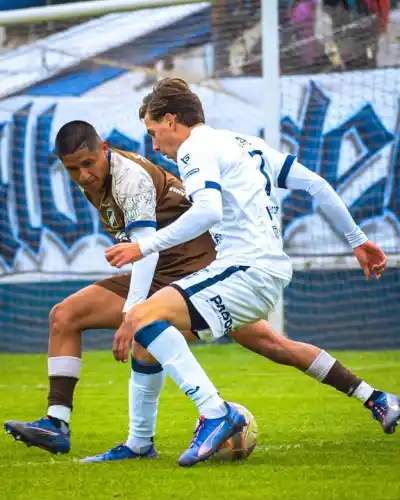 El Santo ganaba con un golazo en Córdoba, pero se quedó sin resto y se lo dieron vuelta