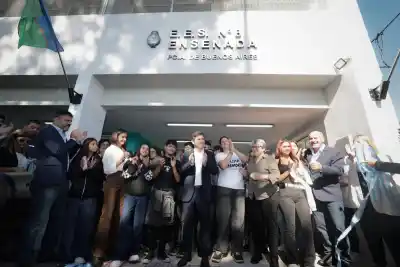 Kicillof inaugura una escuela en Ensenada y lanza una crítica directa al Gobierno nacional