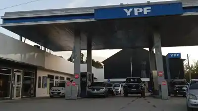 Cargaron nafta, aceleraron y se fugaron por la ruta 40: lo que descubrieron después los dejó sin excusas