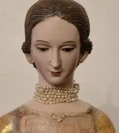 El mensaje oculto en el pecho de la Virgen del Milagro que casi nadie ve