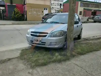 Chacra 2: chocaron dos autos y una conductora terminó contra un poste