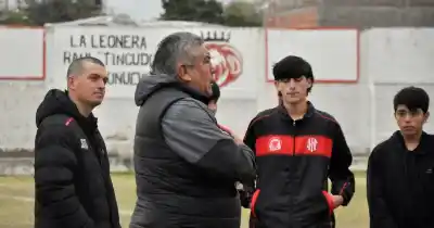 Una derrota en el clásico le costó el puesto al DT de Villa Cubas