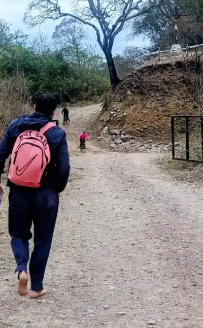 Caminó descalzo ocho años hasta el Milagro: la promesa que cumplió Raúl