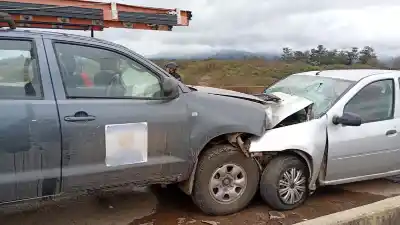 Ruta 34: chocaron de frente cerca del Puente San Lorenzo y un conductor no pudo salir del auto