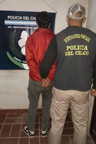 Apareció apuñalado en el hospital y la policía terminó deteniendo a un joven: dónde lo encontraron