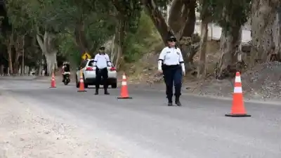 La Policía de San Juan tendría un arma secreta en los controles: qué datos podría ver en segundos