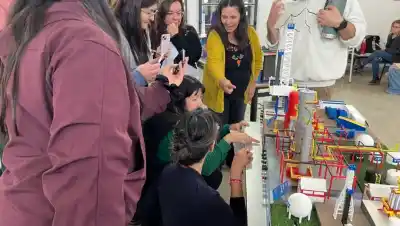 La energía llegó al aula: 149 docentes de Cipolletti y Roca se formaron con un método que no esperaban