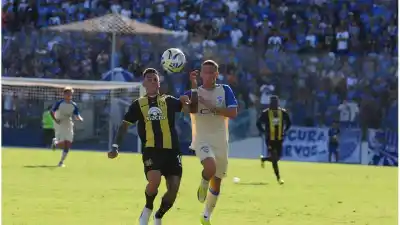 Colón mira de reojo: Madryn visita a Defensores con la chance de escaparse