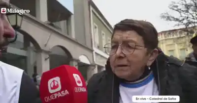 Tiene 85 años, caminó hasta la Catedral con un pedido que le rompe el alma
