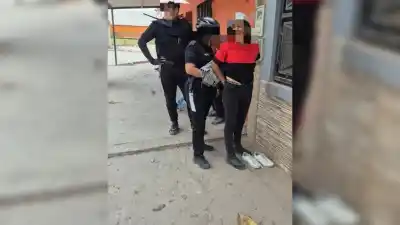 La vieron vendiendo zapatillas en la calle y no pudo explicar de dónde las sacó