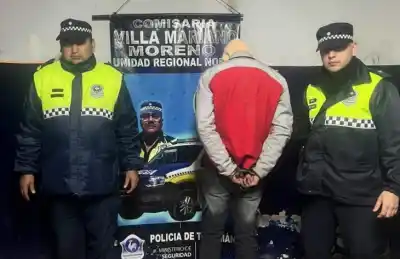 Simuló ser pasajero y lo esperó hasta el final: lo que la Policía encontró en el auto lo delató
