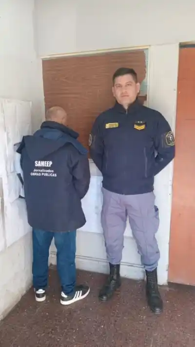 Caminaba tranquilo por la Casa de Gobierno, pero un dato en el sistema lo complicó todo